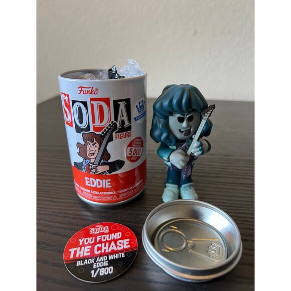 LE ONLY 800 PIECES EXCLUSIVE CHASE B&W Eddie Munson Stranger Things Funko Soda - Picture 1 of 2
